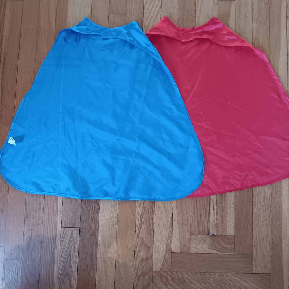 Vibrant Hero Capes for Young Kids - Blue and Red